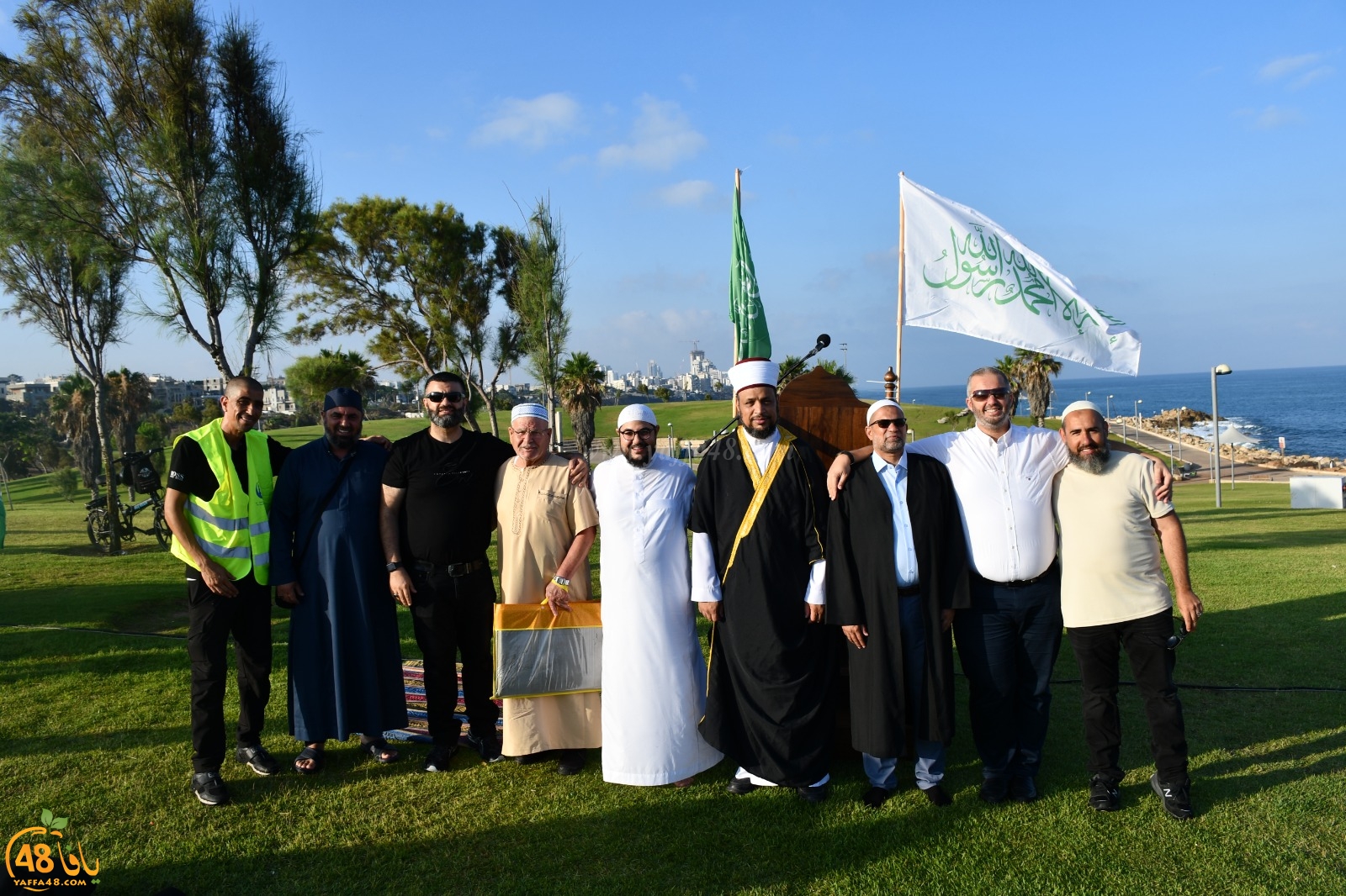 أهالي يافا يؤدون صلاة عيد الأضحى المبارك في متنزه العجمي